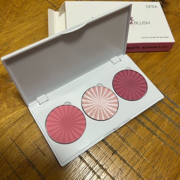NEW IN BOX OFRA Midi Blossom Blush Palette - Picture 3 of 4